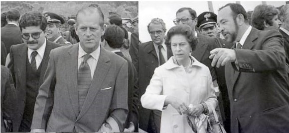 Un giovanissimo De Caro, con la regina Elisabetta, il principe Filippo d'Asburgo e il soprintendente Fausto Zevi, durante una visita dei reali inglesi a Pompei, 18 ottobre 1980.